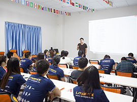 攬德運(yùn)營(yíng)部和銷(xiāo)售部參加多列包裝機(jī)培訓(xùn)